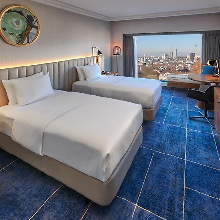 Hilton Frankfurt City Centre Frankfurt am Main Ngoại thất bức ảnh Deluxe Room