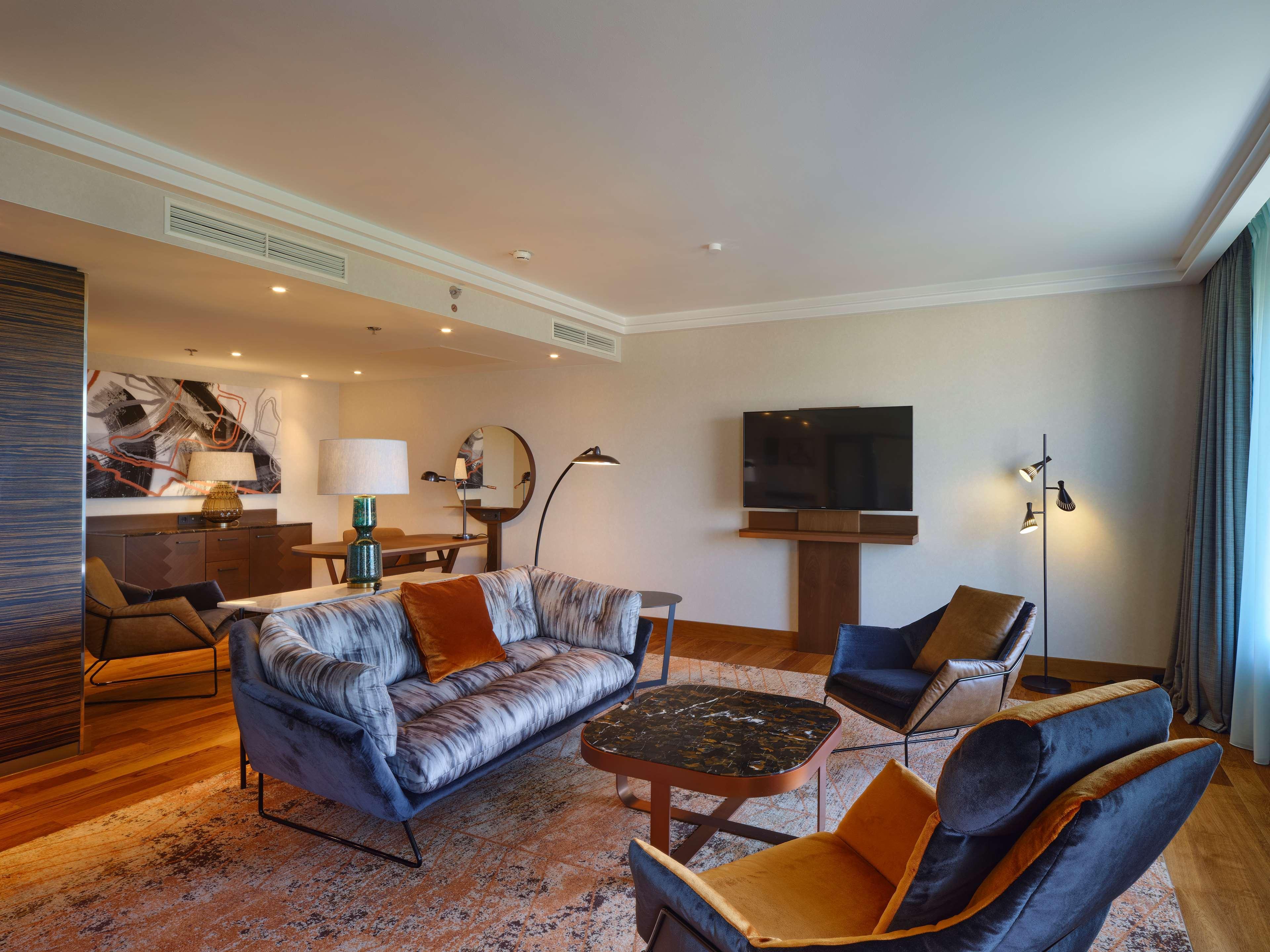 Hilton Frankfurt City Centre Frankfurt am Main Ngoại thất bức ảnh A suite at the hotel