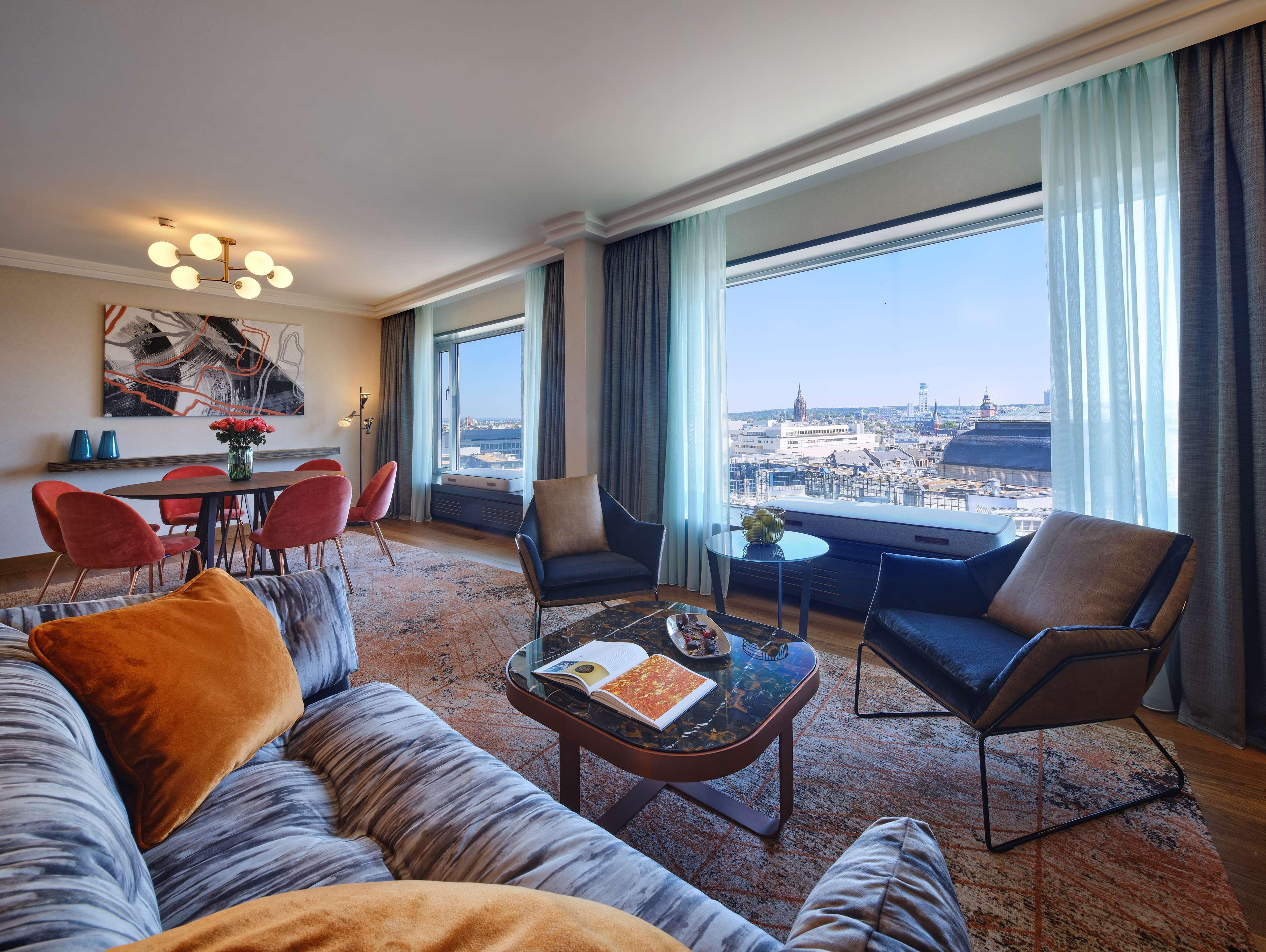 Hilton Frankfurt City Centre Frankfurt am Main Ngoại thất bức ảnh Suite at the Hotel