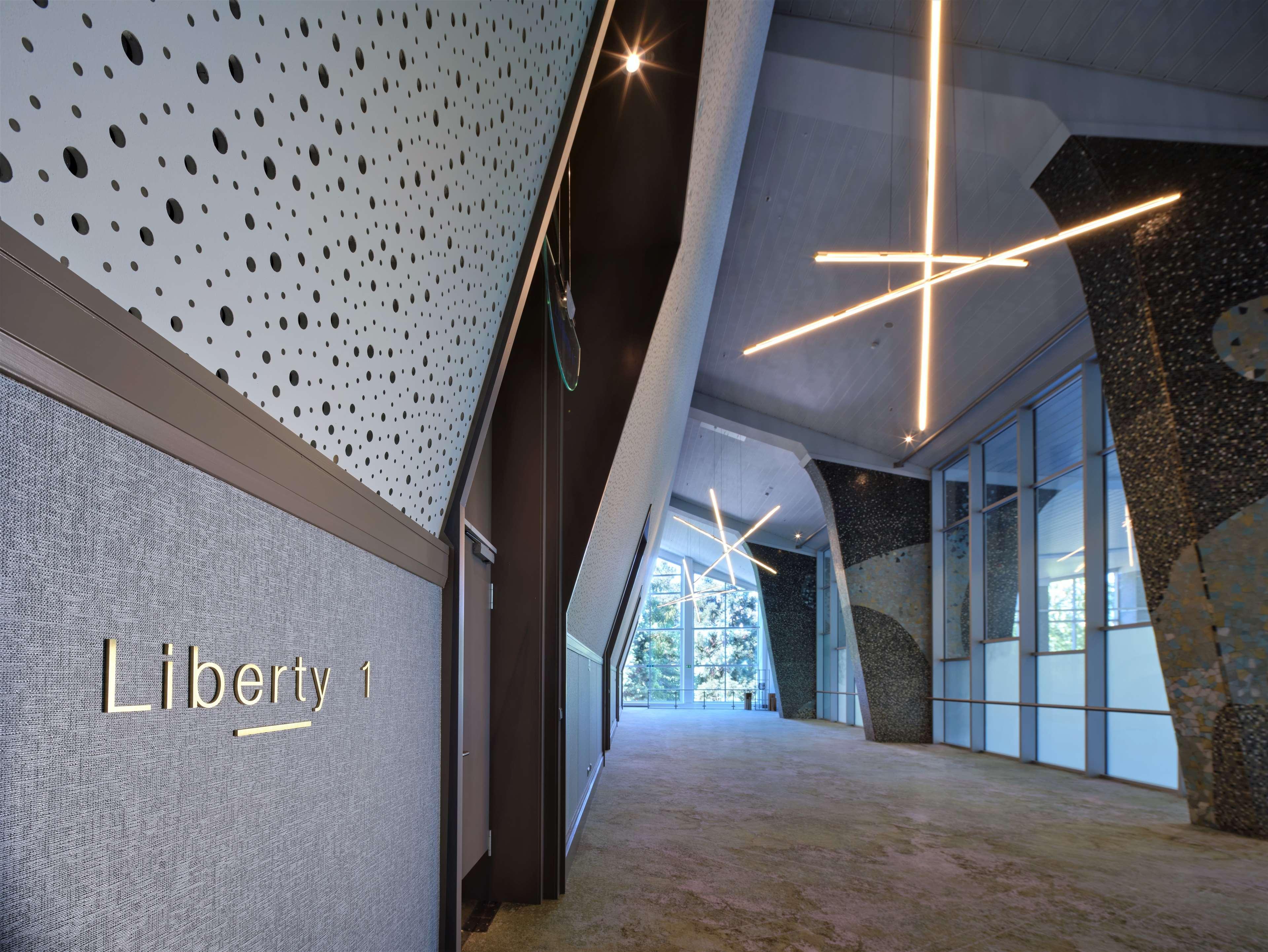 Hilton Frankfurt City Centre Frankfurt am Main Ngoại thất bức ảnh Liberty Tower, 2014