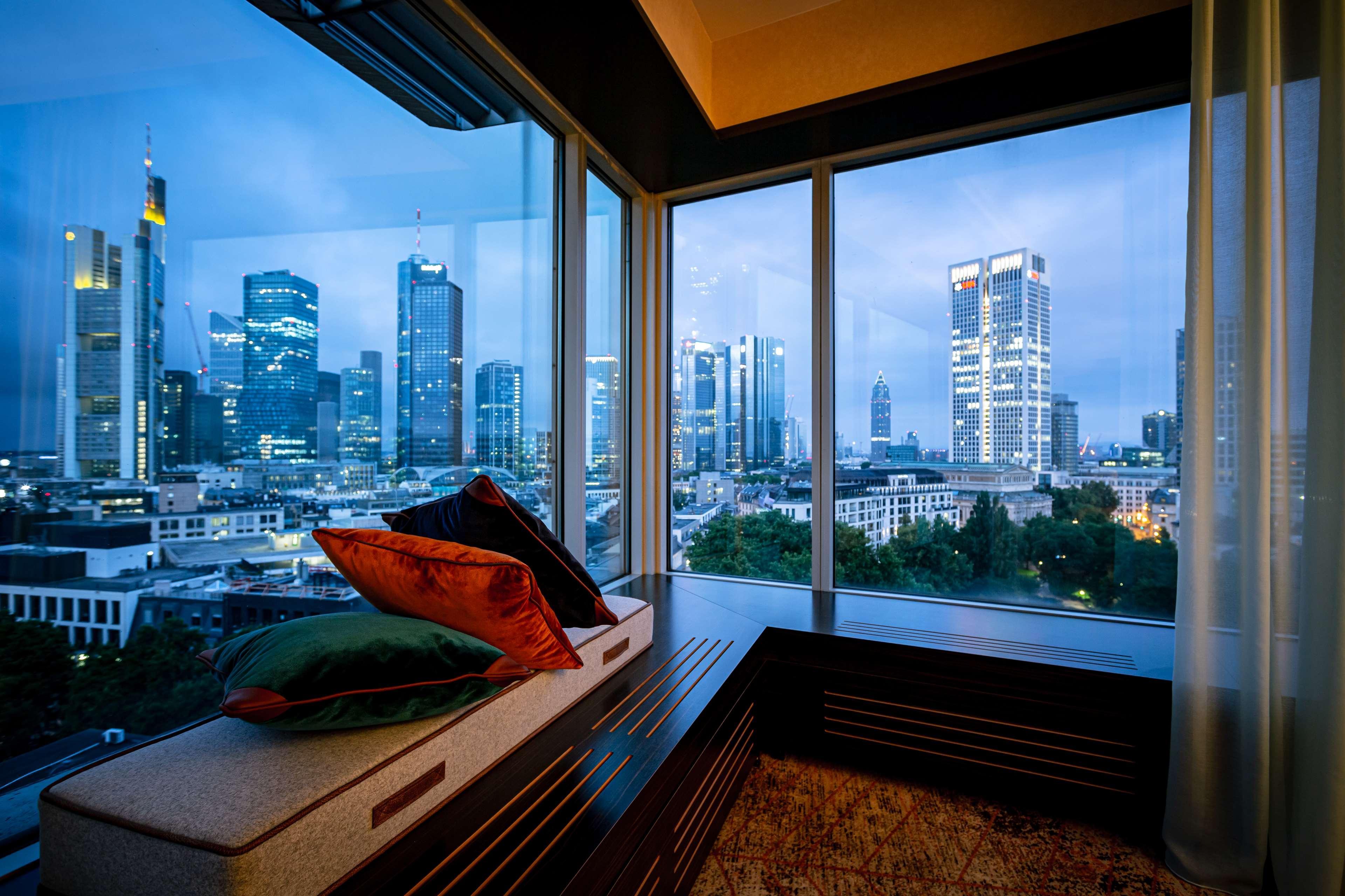 Hilton Frankfurt City Centre Frankfurt am Main Ngoại thất bức ảnh View from a suite at the Mandarin Oriental, Bangkok