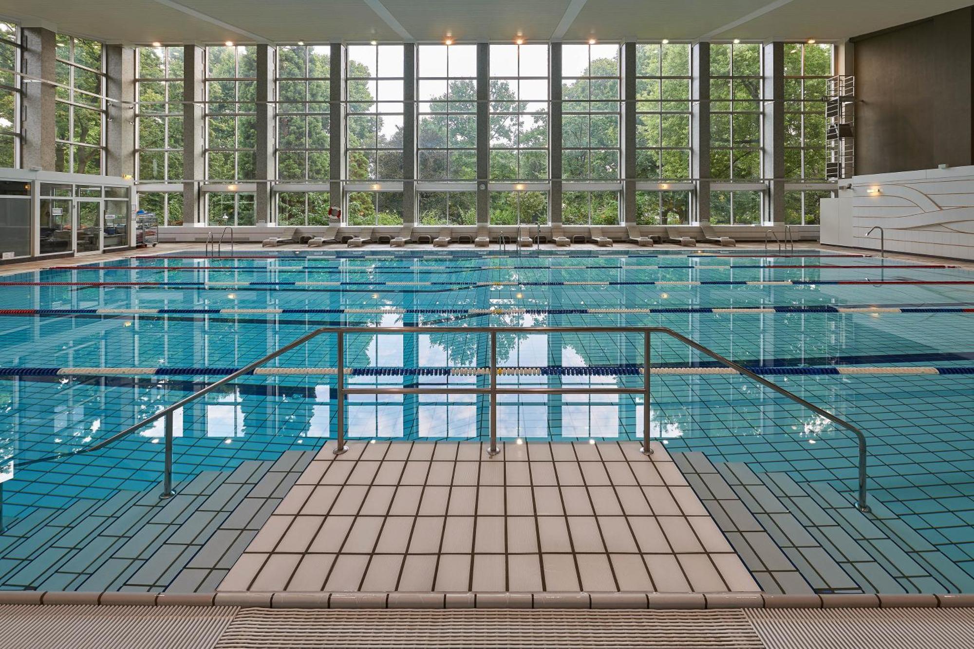 Hilton Frankfurt City Centre Frankfurt am Main Ngoại thất bức ảnh The swimming pool