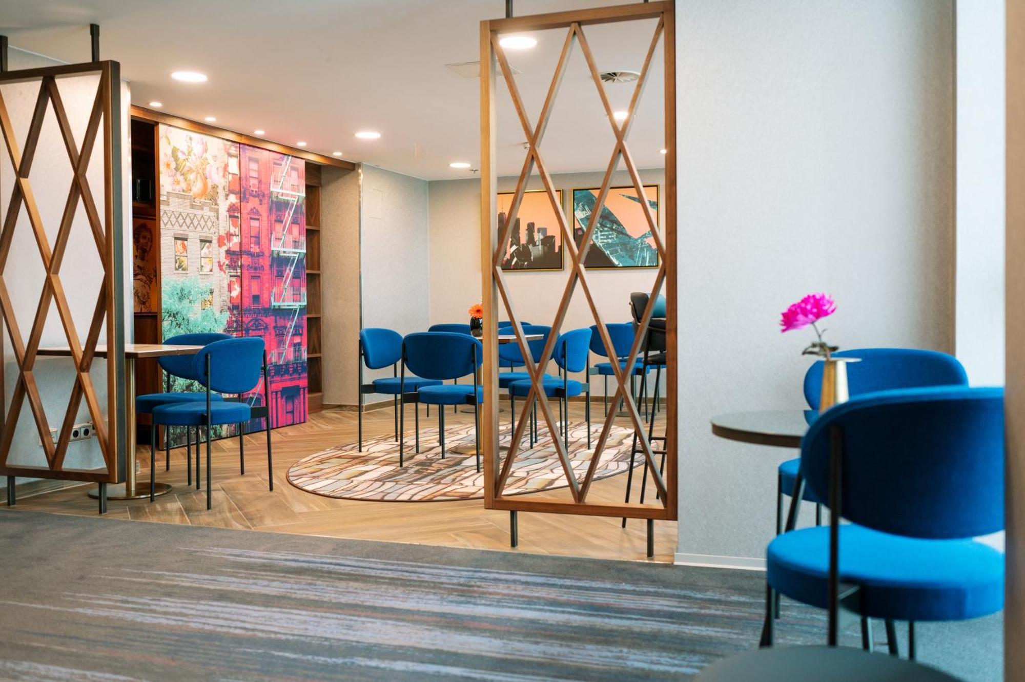Hilton Frankfurt City Centre Frankfurt am Main Ngoại thất bức ảnh The library at the hotel