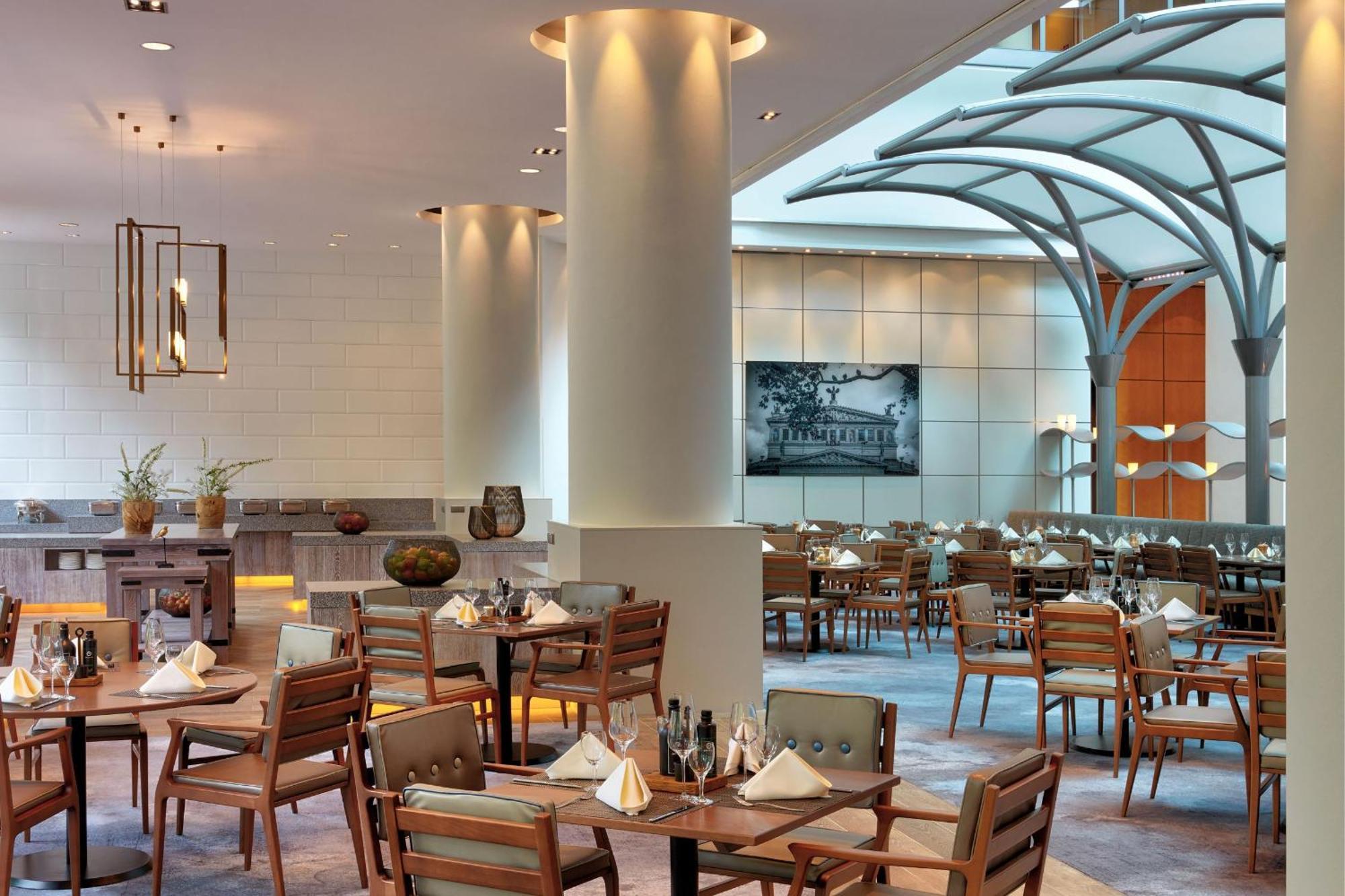 Hilton Frankfurt City Centre Frankfurt am Main Ngoại thất bức ảnh The restaurant