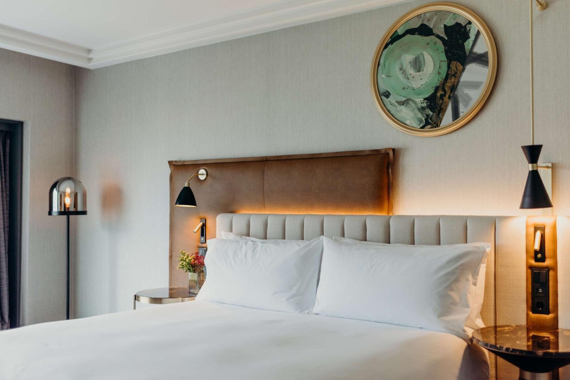 Hilton Frankfurt City Centre Frankfurt am Main Ngoại thất bức ảnh A bedroom at the hotel