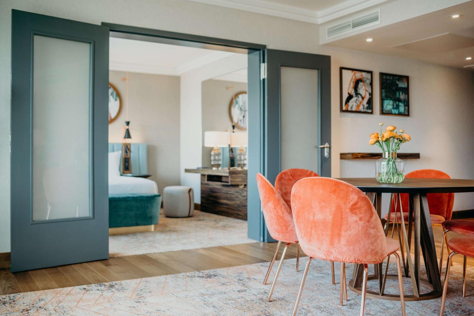 Hilton Frankfurt City Centre Frankfurt am Main Ngoại thất bức ảnh A suite at the hotel