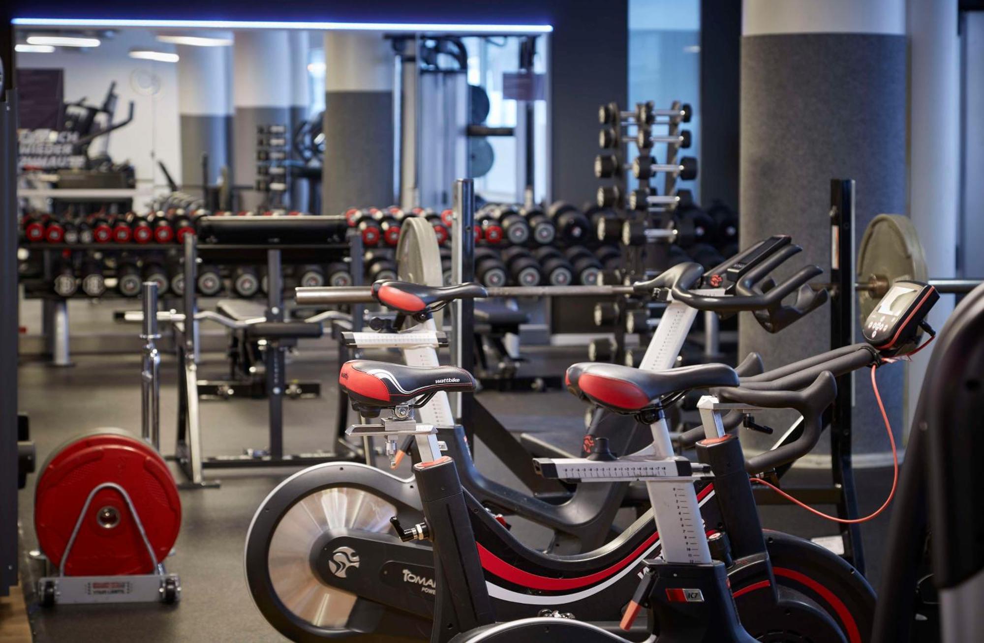 Hilton Frankfurt City Centre Frankfurt am Main Ngoại thất bức ảnh The gym at the hotel