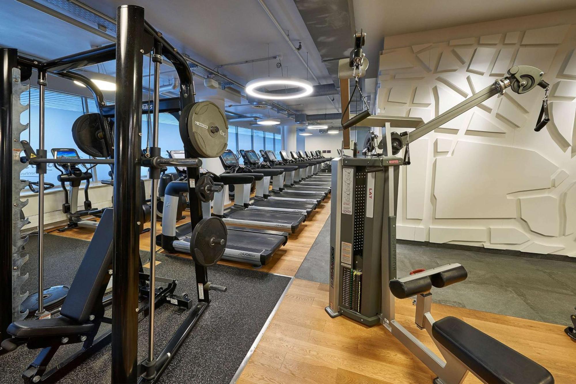 Hilton Frankfurt City Centre Frankfurt am Main Ngoại thất bức ảnh The gym at the London Business School