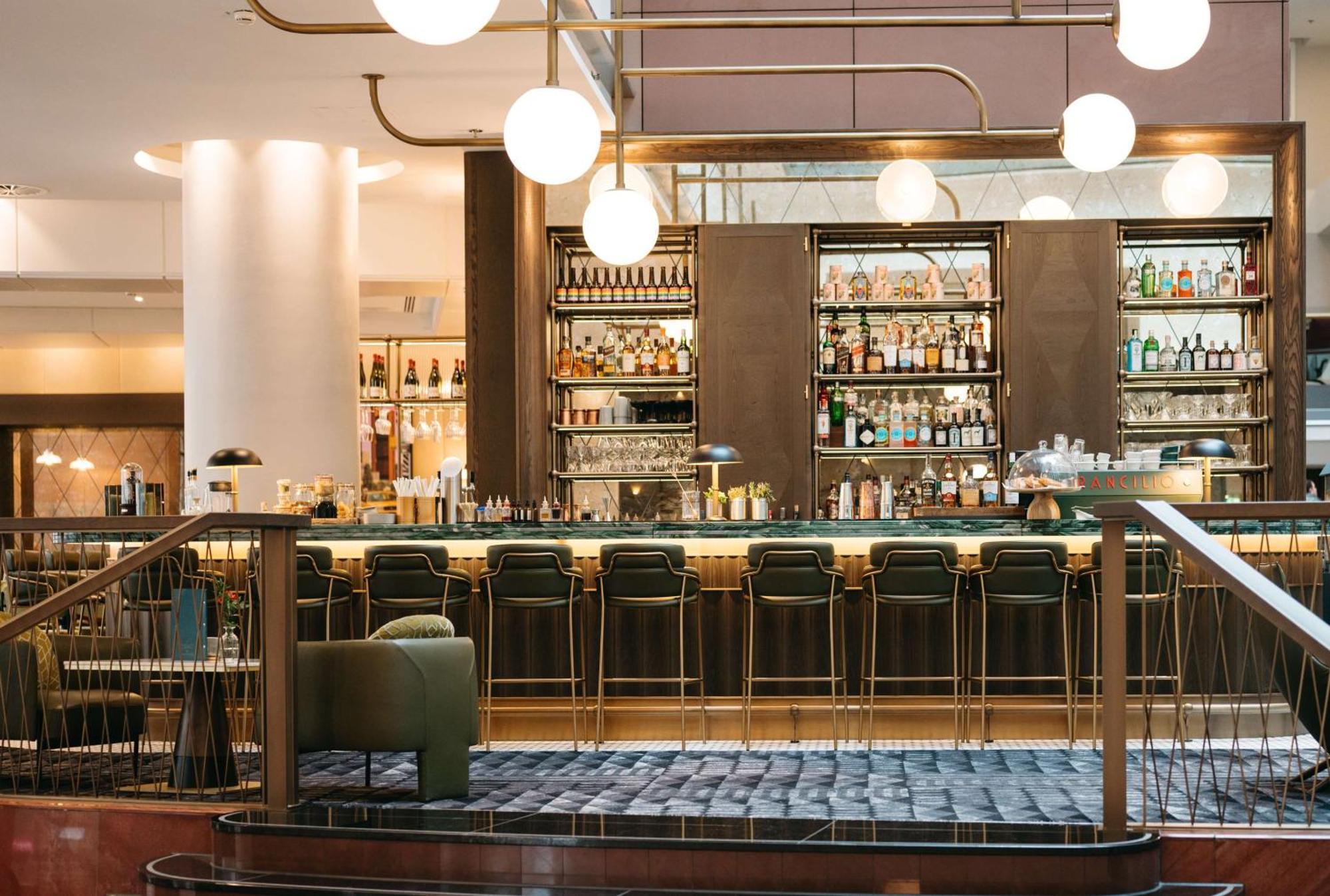 Hilton Frankfurt City Centre Frankfurt am Main Ngoại thất bức ảnh The bar at the Conrad London St. George's Wharf