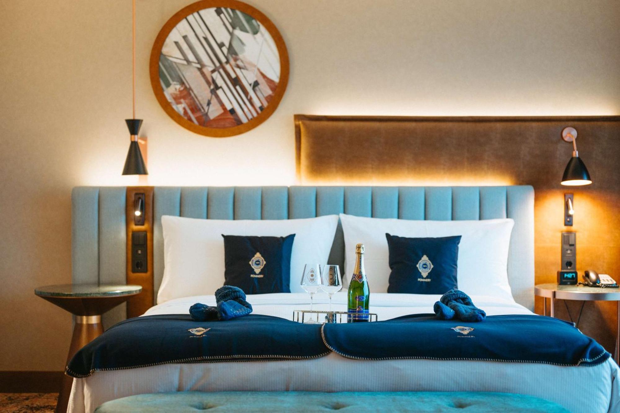 Hilton Frankfurt City Centre Frankfurt am Main Ngoại thất bức ảnh Deluxe room